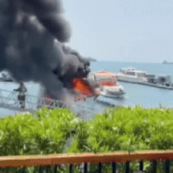 Cano cao tốc bốc cháy ngùn ngụt trên bến tàu, 1 hướng dẫn viên tử vong tại chỗ kenhtingame com thumb cano cao toc boc chay ngun ngut tren ben tau 1 huong dan vien tu vong tai cho 706c1775491401761 940w