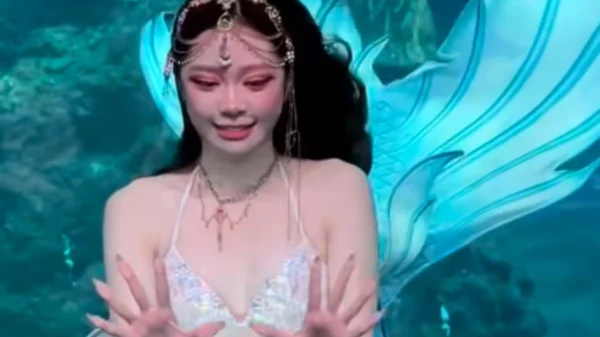 Chỉ 1 giây "lên hình", nàng tiên cá này khiến CDM phải ngây ngất với nhan sắc như bước ra từ truyện cổ tích kenhtingame com thumb chi 1 giay quot len hinh quot nang tien ca nay khien cdm phai ngay ngat voi nhan sac nhu buoc ra tu truyen co tich 8b3a1775535786508 940w