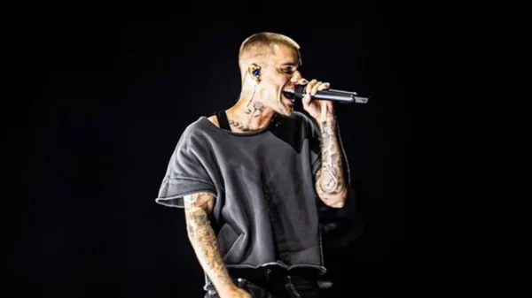 Chỉ Justin Bieber mới dám làm bật nhạc hát karaoke tại Coachella kenhtingame com thumb chi justin bieber moi dam lam bat nhac hat karaoke tai coachella a96c1776101034764 940w
