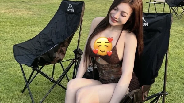 Cô gái diện đồ quá bạo đi té nước khiến netizen "bó tay", đẹp ở đâu? kenhtingame com thumb co gai dien do qua bao di te nuoc khien netizen quot bo tay quot dep o dau 48991776427914752 940w