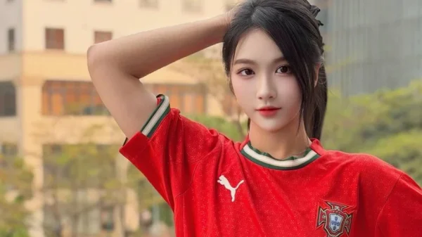 Công khai ủng hộ Ronaldo đến mức này, hot girl xinh đẹp khiến người xem thích thú kenhtingame com thumb cong khai ung ho ronaldo den muc nay hot girl xinh dep khien nguoi xem thich thu 6b601776259862585 940w