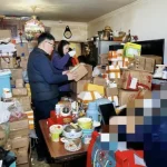 Cụ bà chốt hàng nghìn đơn online nhưng không bao giờ tháo hộp, 30 người dọn 12 giờ mới thấy mặt sàn: Phía sau là cả câu chuyện buồn kenhtingame com thumb cu ba chot hang nghin don online nhung khong bao gio thao hop 30 nguoi don 12 gio moi thay mat san phia sau la ca cau chuyen buon 25e81775027159821 940w