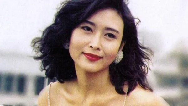 Cuộc đời của "nữ hoàng phim nóng" cởi đồ để nổi tiếng rồi mặc lại để trở thành ảnh hậu kenhtingame com thumb cuoc doi cua quot nu hoang phim nong quot coi do de noi tieng roi mac lai de tro thanh anh hau cc691775135644757 940w