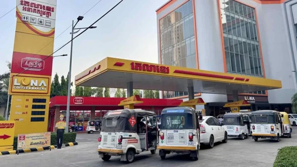 Giá nhiên liệu tại Campuchia tăng gấp đôi, hiện vượt 53.000 đồng/lít kenhtingame com thumb gia nhien lieu tai campuchia tang gap doi hien vuot 53000 dong lit 60ad1775468980356 940w