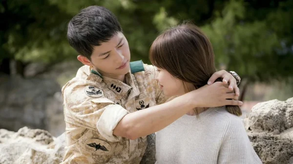 Hậu Duệ Mặt Trời: 10 năm trôi qua vẫn là huyền thoại phim Hàn kenhtingame com thumb hau due mat troi 10 nam troi qua van la huyen thoai phim han 69221775357750078 940w