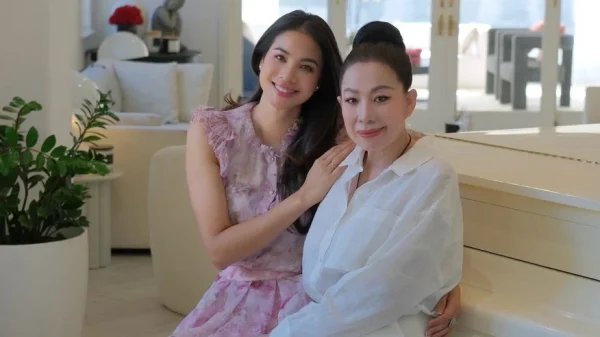 Hé lộ tổ ấm sang trọng của Phạm Hương khi đón bạn thân đến thăm kenhtingame com thumb he lo to am sang trong cua pham huong khi don ban than den tham 8f7b1776247443661 940w