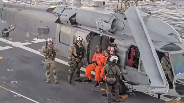 Hình ảnh đầu tiên của phi hành đoàn Artemis II khi trở về trái đất, trạng thái sức khoẻ gây chú ý kenhtingame com thumb hinh anh dau tien cua phi hanh doan artemis ii khi tro ve trai dat trang thai suc khoe gay chu y 9ae11775889956052 940w