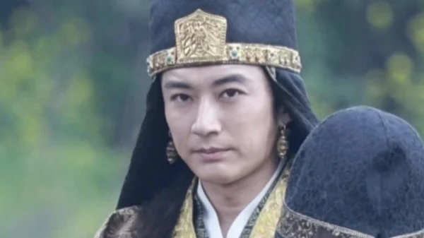 Hoàng đế chán đời đến nỗi khoác long bào mà như thầy bùa kenhtingame com thumb hoang de chan doi den noi khoac long bao ma nhu thay bua 535b1775659765575 940w