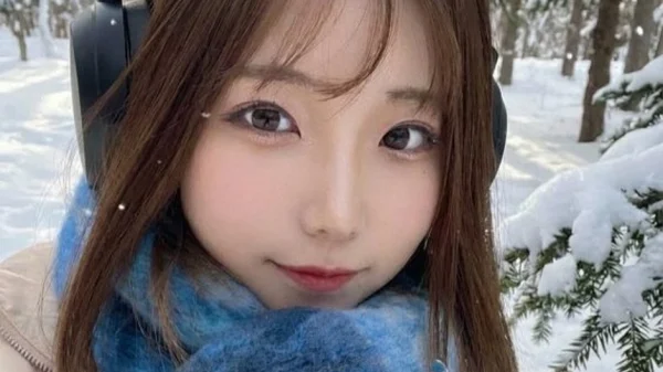 Hot girl gợi cảm giải nghệ, biến mất một năm để đi làm nhân viên văn phòng và cái kết đắng cay kenhtingame com thumb hot girl goi cam giai nghe bien mat mot nam de di lam nhan vien van phong va cai ket dang cay 99711776322183112 940w