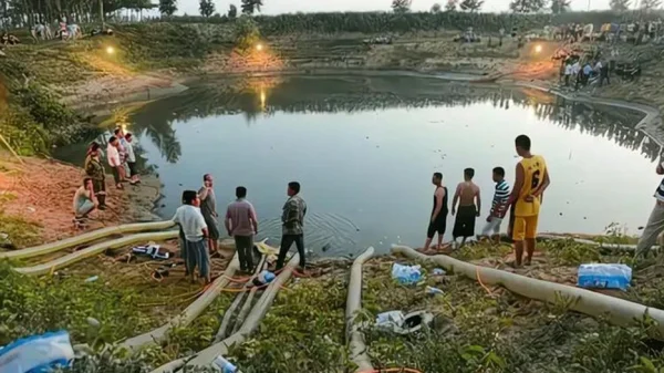 Huy động 4 máy bơm hoạt động suốt 17 ngày đêm mới hút cạn ao cá, dân làng phát hiện “kỳ quan” rộng 30.000 m² hiếm có trên thế giới kenhtingame com thumb huy dong 4 may bom hoat dong suot 17 ngay dem moi hut can ao ca dan lang phat hien ky quan rong 30000 m hiem co tren the gioi 7a641776517919564 940w
