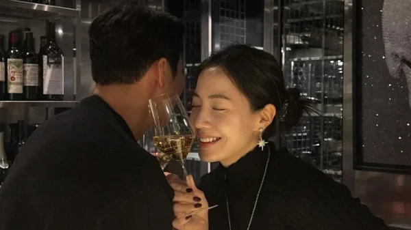 Hwayoung (cựu thành viên T-ara) kết hôn với doanh nhân hơn 3 tuổi, vừa tung ảnh chồng nhưng chỉ có 1000 like kenhtingame com thumb hwayoung cuu thanh vien t ara ket hon voi doanh nhan hon 3 tuoi vua tung anh chong nhung chi co 1000 like 87e21775018941712 940w