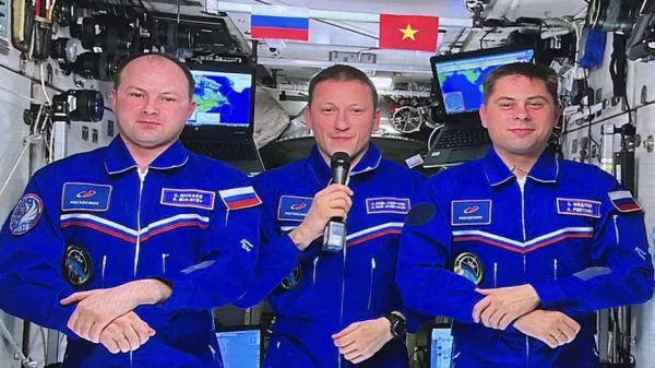 Khoảnh khắc đặc biệt: Phi hành gia Nga gửi lời chào Việt Nam từ Trạm Vũ trụ quốc tế kenhtingame com thumb khoanh khac dac biet phi hanh gia nga gui loi chao viet nam tu tram vu tru quoc te f2101775807175743 940w