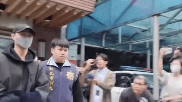 Không phải tin đùa ngày Cá tháng 4: Nam diễn viên bị còng tay, bắt giữ khẩn cấp kenhtingame com thumb khong phai tin dua ngay ca thang 4 nam dien vien bi cong tay bat giu khan cap f9731775040944533 940w