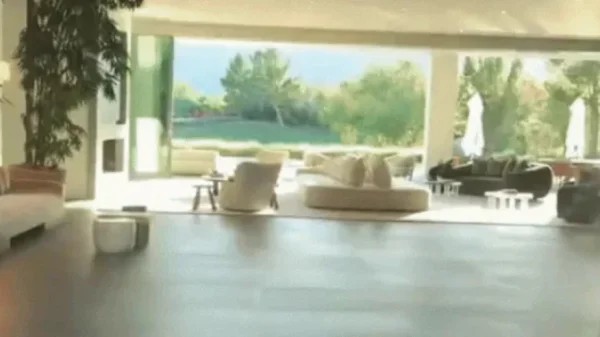 Kylie Jenner khoe biệt thự đẹp choáng ngợp kenhtingame com thumb kylie jenner khoe biet thu dep choang ngop 7d9f1776135760897 940w