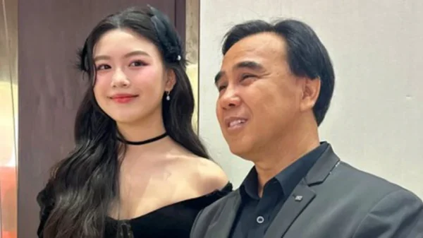 MC Quyền Linh nói gì về việc Lọ Lem có bạn trai? kenhtingame com thumb mc quyen linh noi gi ve viec lo lem co ban trai 664c1775034357184 940w