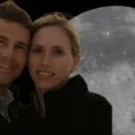 Miệng núi lửa trên Mặt Trăng được đề xuất đặt theo tên vợ quá cố của chỉ huy Artemis II: Khoảnh khắc vỡ òa cảm xúc! kenhtingame com thumb mieng nui lua tren mat trang duoc de xuat dat theo ten vo qua co cua chi huy artemis ii khoanh khac vo oa cam xuc 89ec1775553480898 940w