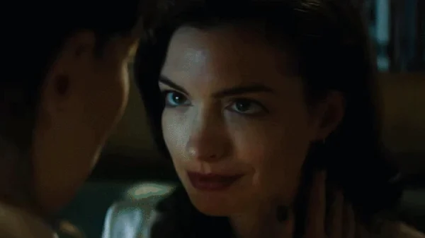 Mở mắt đúng cách thấy là thấy Anne Hathaway hôn Dakota Johnson, đóng chung phim 18+ thì ai làm lại 2 chị? kenhtingame com thumb mo mat dung cach thay la thay anne hathaway hon dakota johnson dong chung phim 18 thi ai lam lai 2 chi 88fe1777455691462 940w