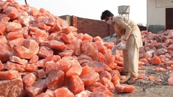 Một loại muối từ Himalaya được cả thế giới săn đón - xem cách khai thác mà nhiều người không tin vào mắt mình kenhtingame com thumb mot loai muoi tu himalaya duoc ca the gioi san don xem cach khai thac ma nhieu nguoi khong tin vao mat minh 76831776005962789 940w