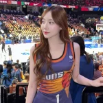 Ngẫu hứng chụp hình ở sân bóng rổ, hot girl bất ngờ viral vì quá xinh đẹp kenhtingame com thumb ngau hung chup hinh o san bong ro hot girl bat ngo viral vi qua xinh dep c2de1776670260070 940w