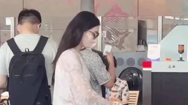 Ngọc nữ sinh con cho CEO công ty phim vỡ mộng hào môn: Người tình cờ bạc rỗng túi, giờ ê chề ôm đồ về nhà mẹ đẻ nương nhờ kenhtingame com thumb ngoc nu sinh con cho ceo cong ty phim vo mong hao mon nguoi tinh co bac rong tui gio e che om do ve nha me de nuong nho 90d51777565358218 940w