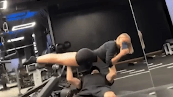 Ngôi sao Chelsea gây bão với clip dùng bạn gái xinh đẹp làm... tạ đẩy ngực kenhtingame com thumb ngoi sao chelsea gay bao voi clip dung ban gai xinh dep lam ta day nguc 19b51776392700801 940w