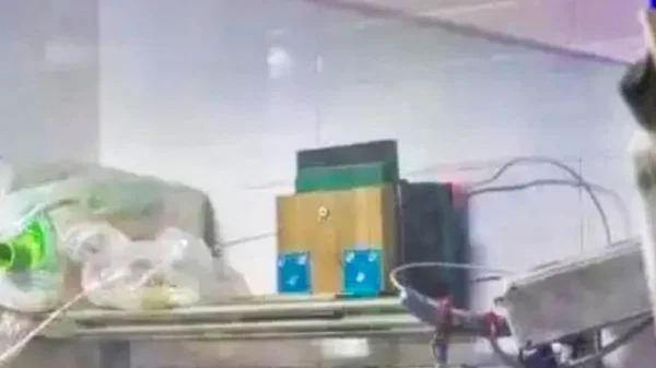 Người đàn ông dùng loa phóng thanh kể chuyện ma suốt 10 tiếng mỗi ngày để trả thù hàng xóm kenhtingame com thumb nguoi dan ong dung loa phong thanh ke chuyen ma suot 10 tieng moi ngay de tra thu hang xom 2fb61775812237498 940w