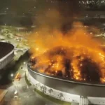 Nhà thi đấu Olympic Rio bốc cháy ngùn ngụt, mái tan chảy như “mạng nhện” kenhtingame com thumb nha thi dau olympic rio boc chay ngun ngut mai tan chay nhu mang nhen bb1d1775715141234 940w