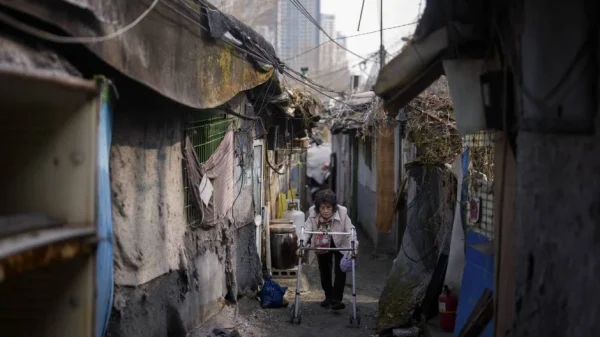 Những kiếp người “ký sinh” trong khu nhà giàu Gangnam (Seoul): Phía sau sự hào nhoáng của giới siêu giàu Hàn Quốc kenhtingame com thumb nhung kiep nguoi ky sinh trong khu nha giau gangnam seoul phia sau su hao nhoang cua gioi sieu giau han quoc 3b231776323494529 940w