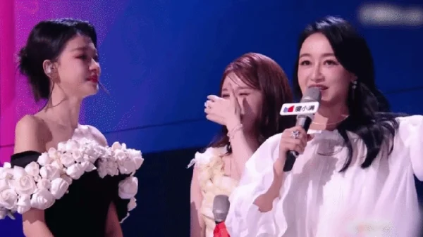 Nổ drama mới tại show Trung Quốc Trang Pháp đang thi: 1 Chị Đẹp tố cáo ekip chơi xấu hạ bệ, ra tối hậu thư "tung hết phốt" cực căng kenhtingame com thumb no drama moi tai show trung quoc trang phap dang thi 1 chi dep to cao ekip choi xau ha be ra toi hau thu quot tung het phot quot cuc cang eac21776312132283 940w