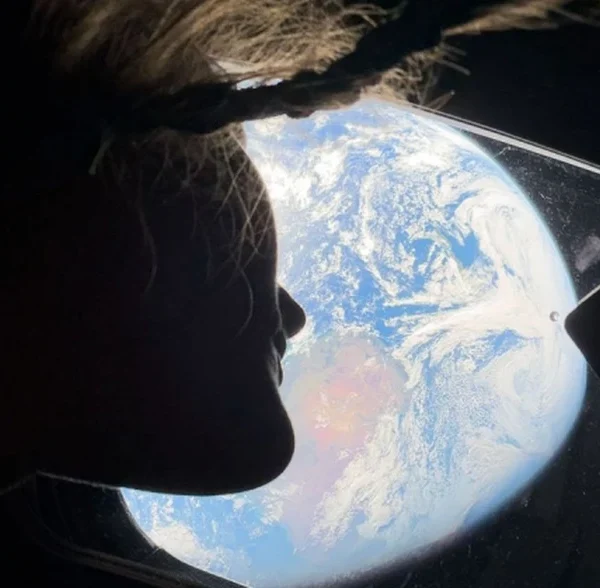 Nỗi cô độc lộng lẫy của hành tinh xanh: Những phát biểu của nữ phi hành gia duy nhất trên Artemis II khiến chúng ta bừng tỉnh kenhtingame com thumb noi co doc long lay cua hanh tinh xanh nhung phat bieu cua nu phi hanh gia duy nhat tren artemis ii khien chung ta bung tinh b62b1775917104791 940w