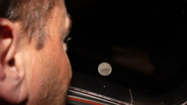 Phi hành gia NASA bật khóc với điều chưa từng có trên Mặt trăng kenhtingame com thumb phi hanh gia nasa bat khoc voi dieu chua tung co tren mat trang 83841775553238308 940w