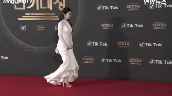 Showbiz có mỹ nhân là ngoại lệ của tuổi tác, vì một câu nói mà bị cấm sóng kenhtingame com thumb showbiz co m nhan la ngoai le cua tuoi tac vi mot cau noi ma bi cam song 283d1776490769453 940w