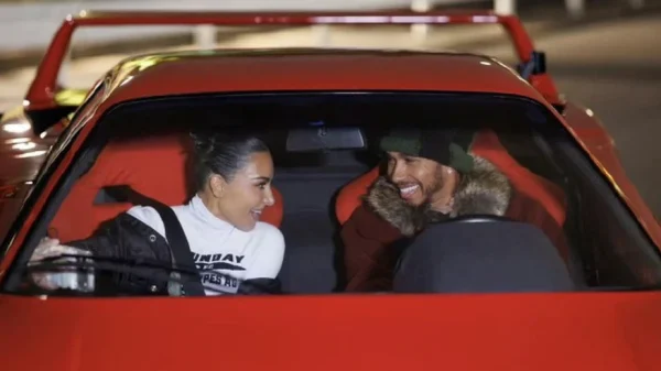 Tay đua Lewis Hamilton công khai yêu đương Kim "siêu vòng ba" kenhtingame com thumb tay dua lewis hamilton cong khai yeu duong kim quot sieu vong ba quot c09f1775552852045 940w