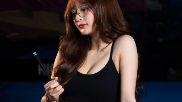 Thả dáng bên bàn bida, Gấm Kami "comeback"? khiến anh em game thủ sững sờ kenhtingame com thumb tha dang ben ban bida gam kami quot comeback quot khien anh em game thu sung so dcca1775384830783 940w