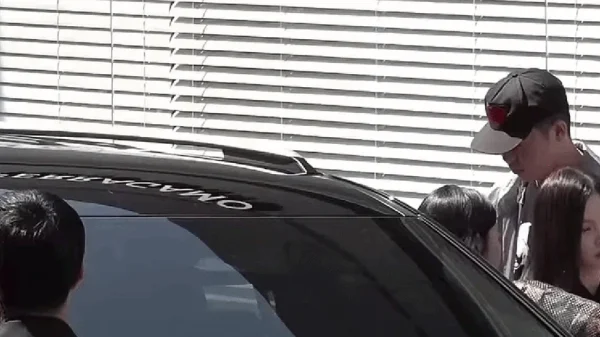 Thê thảm cho nữ ca sĩ đình đám yêu nhầm CEO rởm đang nợ ngập mặt 900 triệu và sắp bị tịch thu tài sản kenhtingame com thumb the tham cho nu ca si dinh dam yeu nham ceo rom dang no ngap mat 900 trieu va sap bi tich thu tai san 65221775224919534 940w