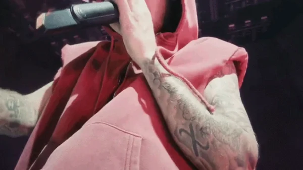 Thiên hạ đệ nhất yêu vợ gọi tên Justin Bieber, tuyên bố công khai: "Em yêu, anh yêu em. Bài hát này dành cho em!" kenhtingame com thumb thien ha de nhat yeu vo goi ten justin bieber tuyen bo cong khai quot em yeu anh yeu em bai hat nay danh cho em quot cde11776604460127 940w