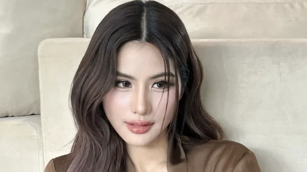 Tiết lộ sốc của nữ ca sĩ 32 tuổi vừa đăng quang Hoa hậu Hòa bình Thái Lan kenhtingame com thumb tiet lo soc cua nu ca si 32 tuoi vua dang quang hoa hau hoa binh thai lan 97ae1775035948870 940w