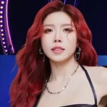 Trang Pháp múa cột, hát 4 thứ tiếng chào sân Đạp Gió bản Trung, cả dàn sao Hoa ngữ “kiêng dè” kenhtingame com thumb trang phap mua cot hat 4 thu tieng chao san dap gio ban trung ca dan sao hoa ngu kieng de 779a1775243534415 940w