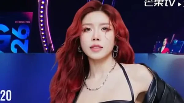 Trang Pháp múa cột, hát 4 thứ tiếng chào sân Đạp Gió bản Trung, cả dàn sao Hoa ngữ “kiêng dè” kenhtingame com thumb trang phap mua cot hat 4 thu tieng chao san dap gio ban trung ca dan sao hoa ngu kieng de 779a1775243534415 940w