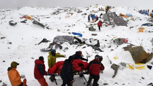 Truy tố đường dây đầu độc 4.782 nhà leo núi Everest để dàn dựng cứu hộ giả, thu lợi bất chính hơn 500 tỷ đồng kenhtingame com thumb truy to duong day dau doc 4782 nha leo nui everest de dan dung cuu ho gia thu loi bat chinh hon 500 ty dong 3bb11775201431373 940w