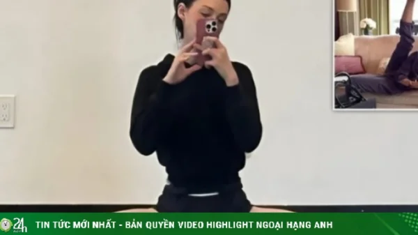 Vợ Brooklyn Beckham khoe ảnh xoạc chân, bị cho là thách thức mẹ chồng kenhtingame com thumb vo brooklyn beckham khoe anh xoac chan bi cho la thach thuc me chong 8bf21775372558386 940w