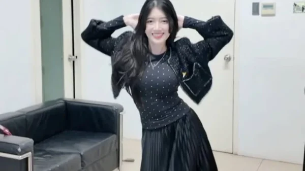 Vừa dùng nhạc Việt, lại còn hát tiếng Việt và nhảy cực quyến rũ, nữ TikToker khiến CDM không khỏi thích thú kenhtingame com thumb vua dung nhac viet lai con hat tieng viet va nhay cuc quyen ru nu tiktoker khien cdm khong khoi thich thu 66f91775877445080 940w