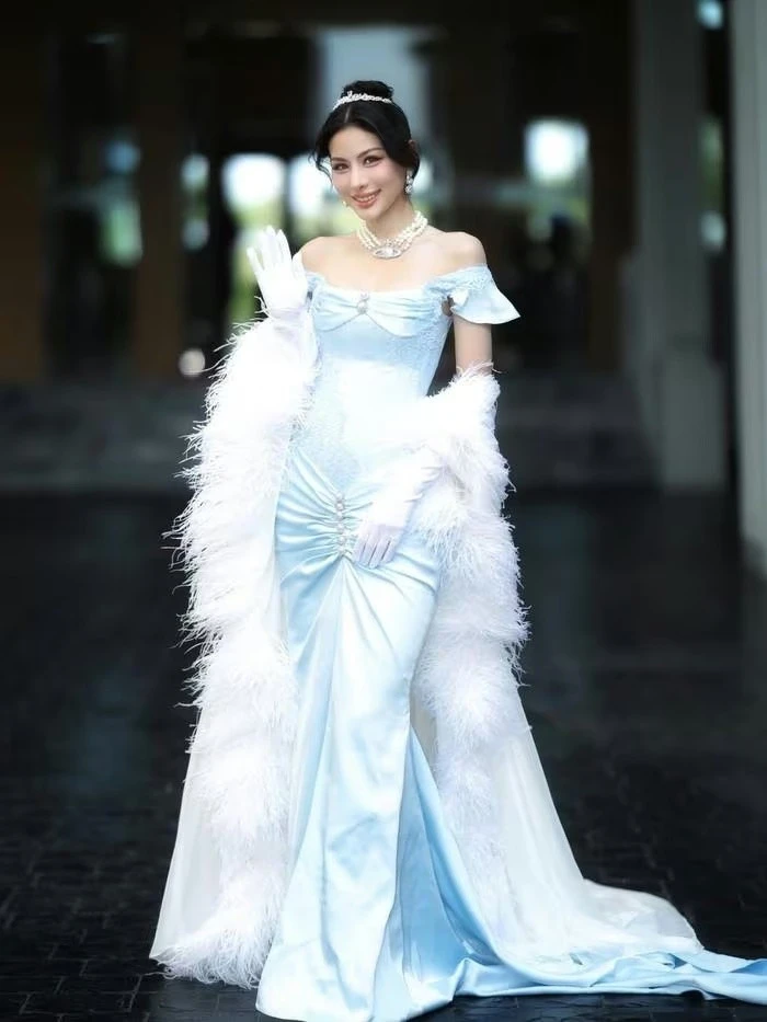 Tiết lộ sốc của nữ ca sĩ 32 tuổi vừa đăng quang Hoa hậu Hòa bình Thái Lan