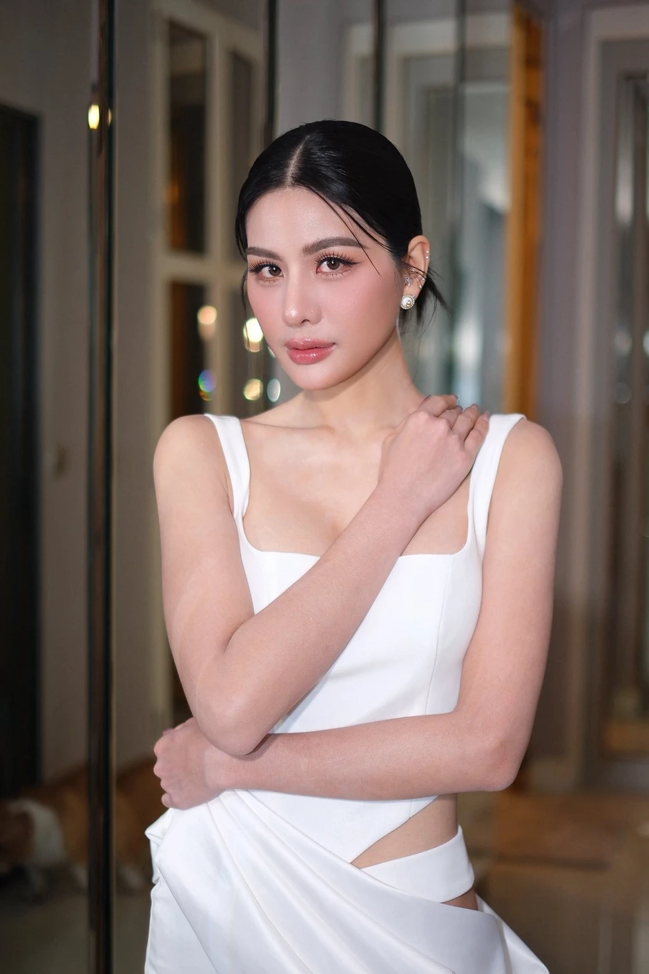 Tiết lộ sốc của nữ ca sĩ 32 tuổi vừa đăng quang Hoa hậu Hòa bình Thái Lan