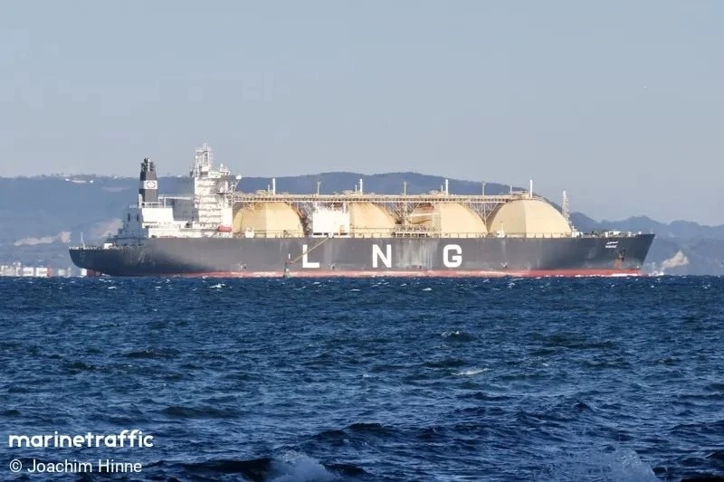 TIn vui từ eo biển Hormuz: Lô hàng LNG đầu tiên 'thông chốt' thành công, điểm đến là quốc gia sát vách Việt Nam