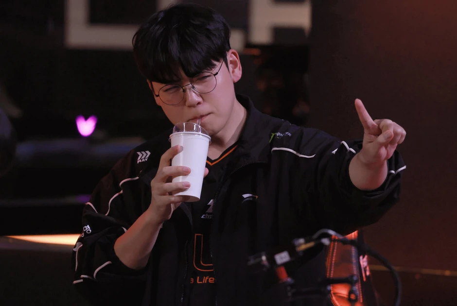 Tình huống chủ chốt trong chiến thắng của HLE trước Gen.G hóa ra là do Gumayusi "đạo diễn"