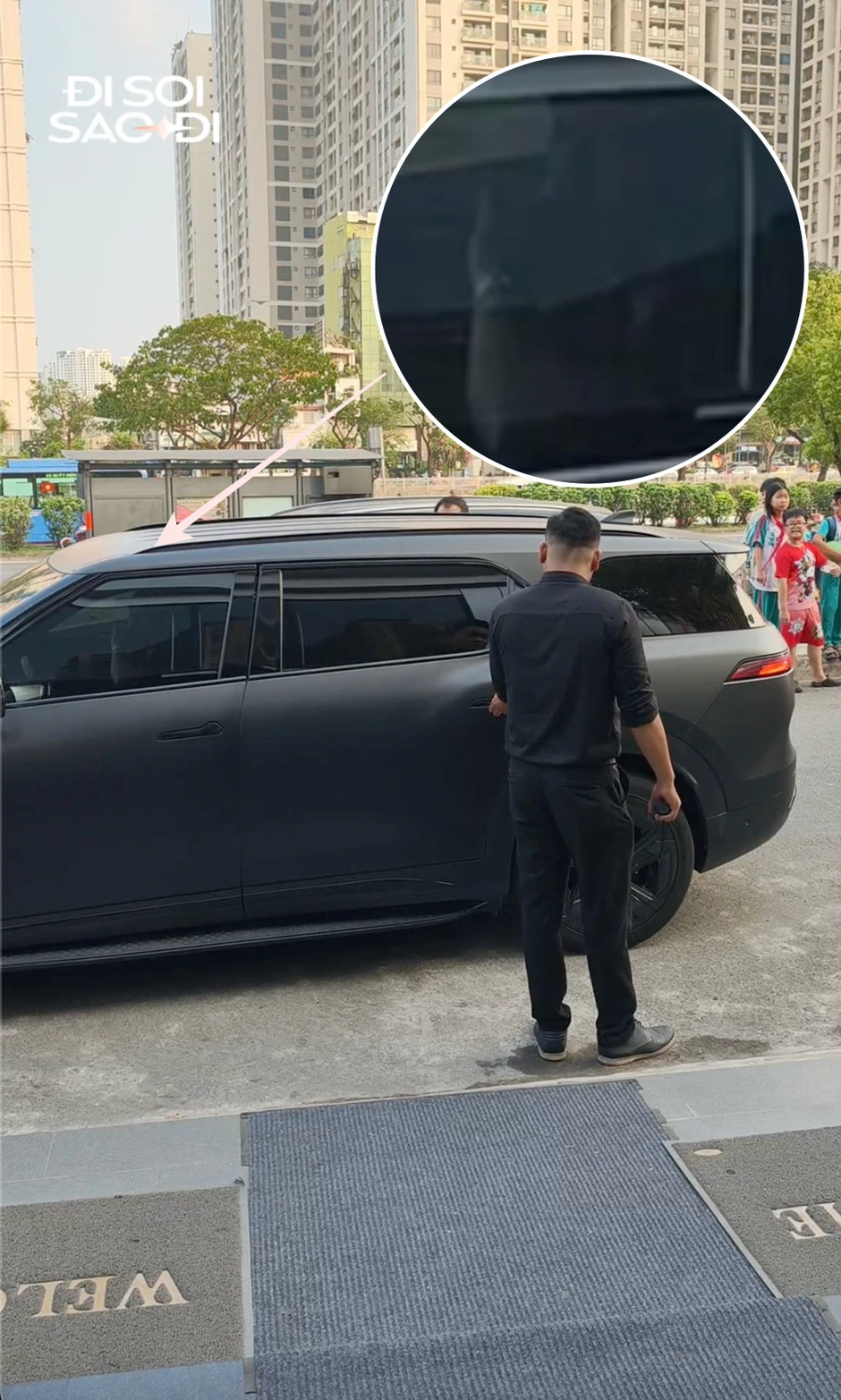 Tóc Tiên lên đồ hở bạo khoe dáng, bị soi vẫn khư khư 1 thứ chung với Touliver