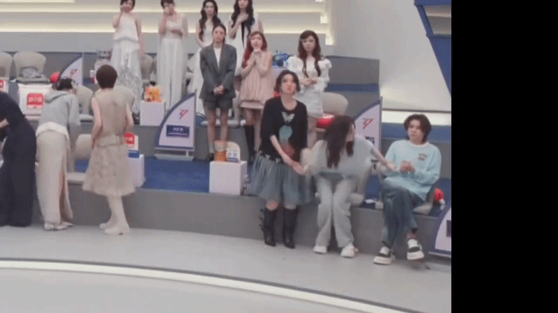 Tranh cãi sao nữ thái độ với Trang Pháp: Căng thẳng hất tay đồng đội, coi thường thí sinh bị loại?