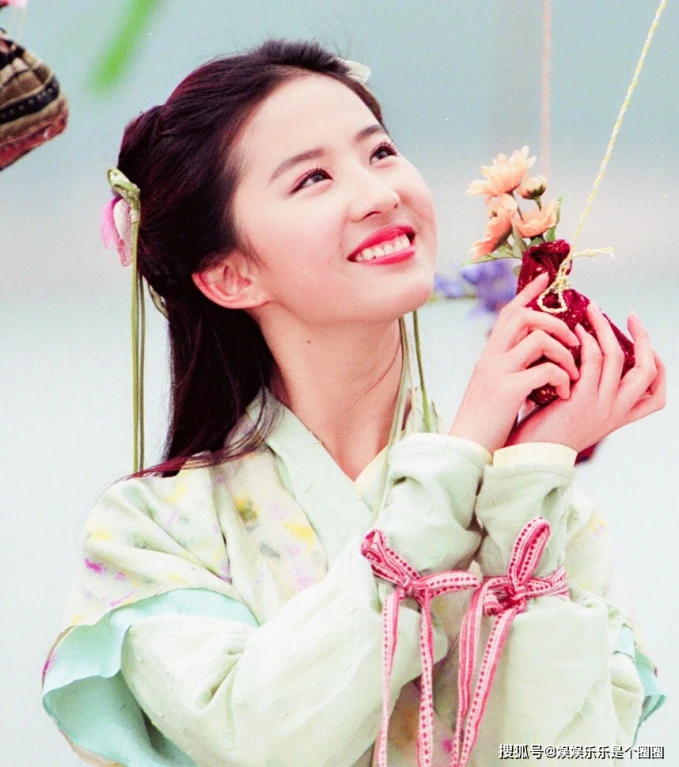 Trên đời có duy nhất 1 người cười hở lợi vẫn đẹp khủng khiếp