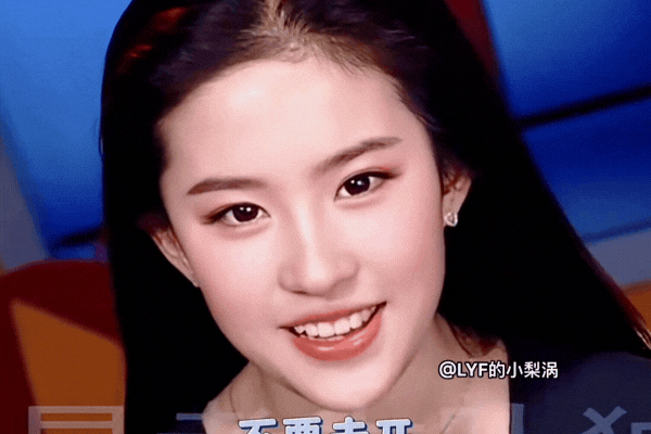 Trên đời có duy nhất 1 người cười hở lợi vẫn đẹp khủng khiếp